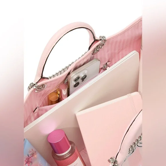 VICTORIA SECRET EXCLUSIVE  MAIMI FASHION SHOW CHAIN TOTE 2025 - Picture 4 of 5